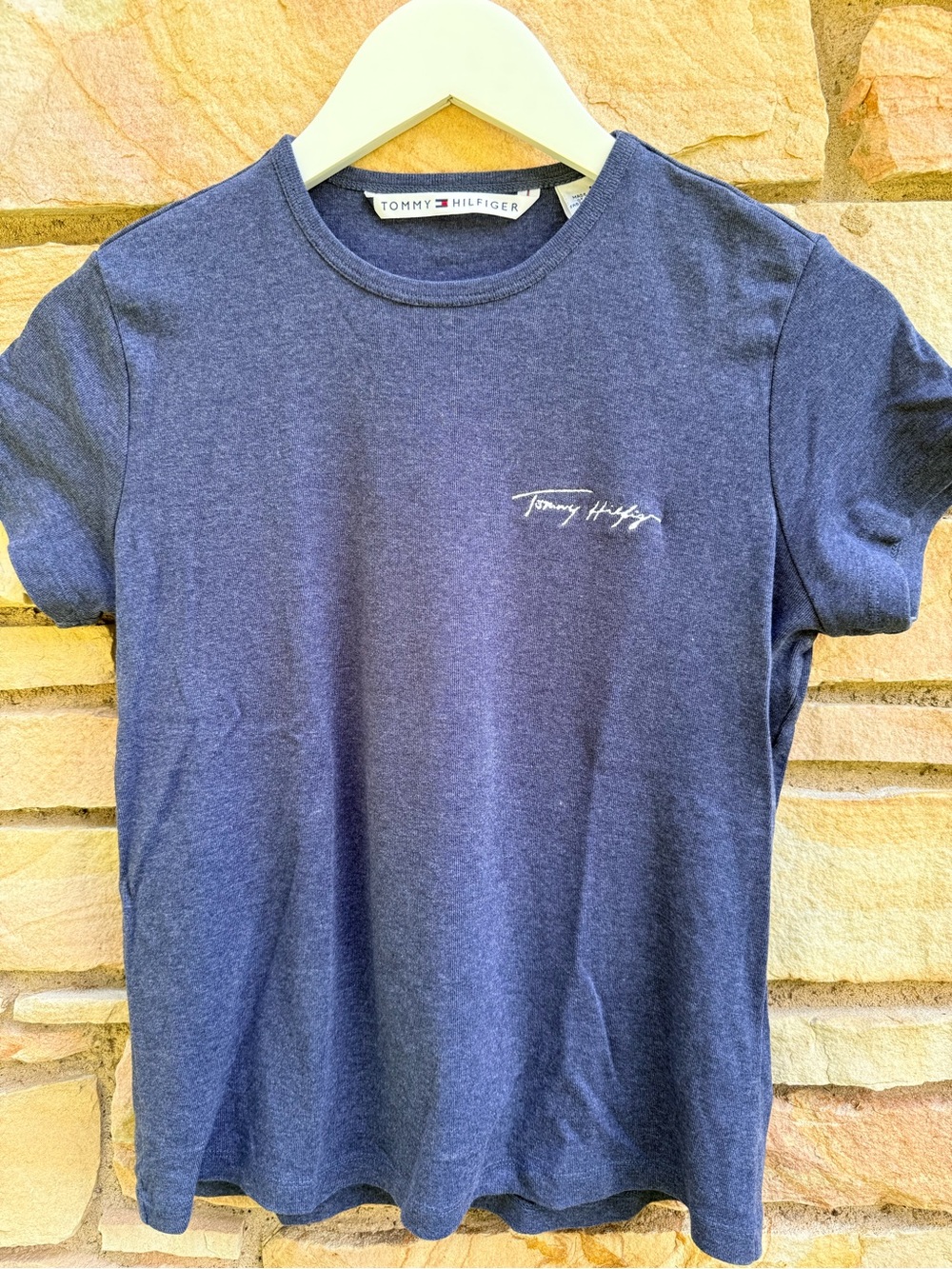 Tommy Hilfiger Women’s Navy embroidered  Signature Logo Tee Size M 100% Cotton